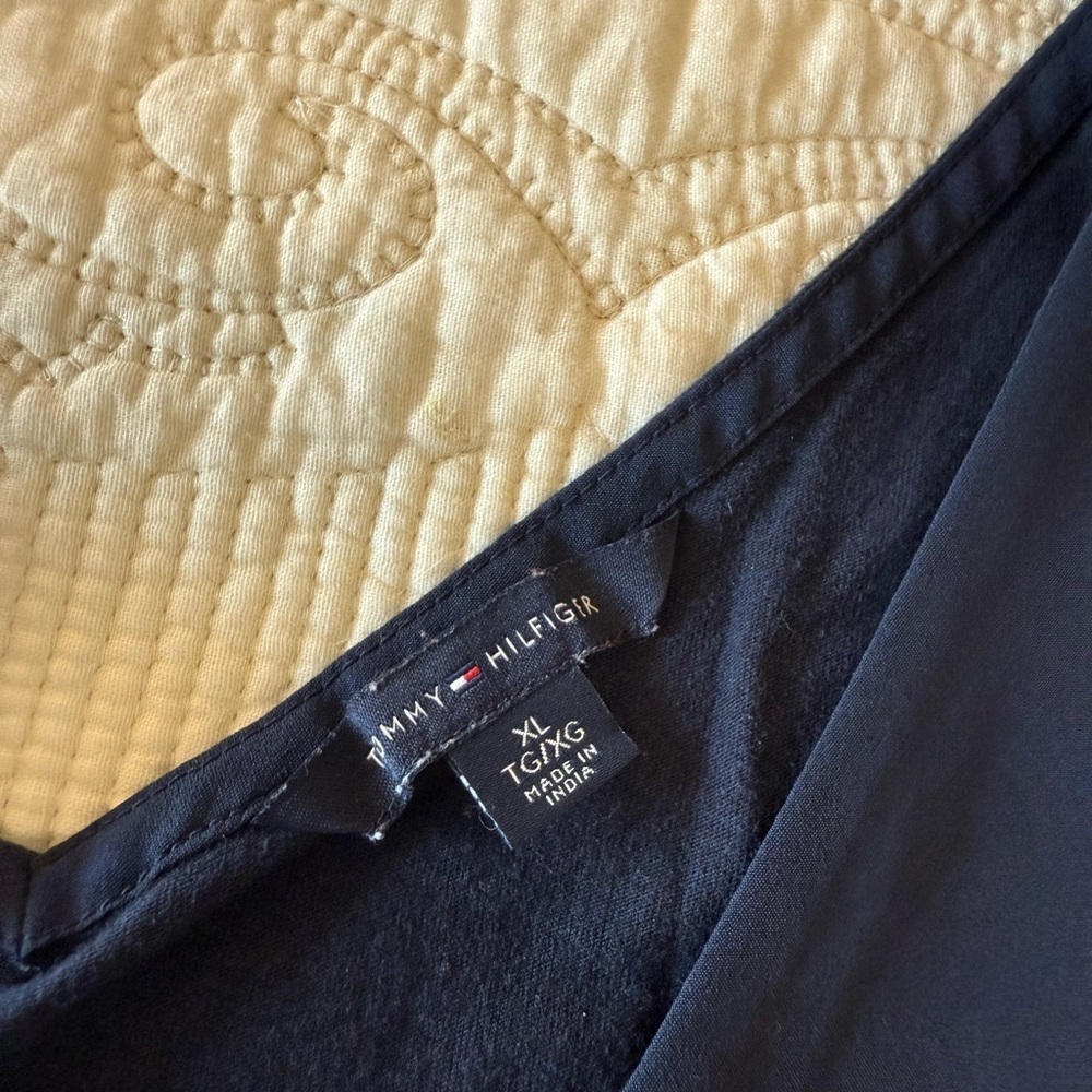 Tommy Hilfiger silky blue sleeveless top - flowy and perfect for layering! XL - Picture 2 of 6